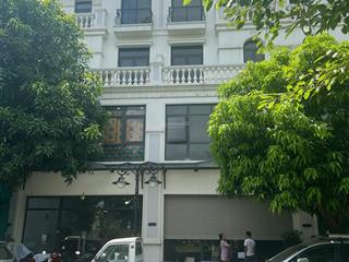 Shop sổ lâu dài nt06, hoàn thiện 23.6 tỷ có thang máy, đường 52m gần masteri gia lâm (0985 941 ***)