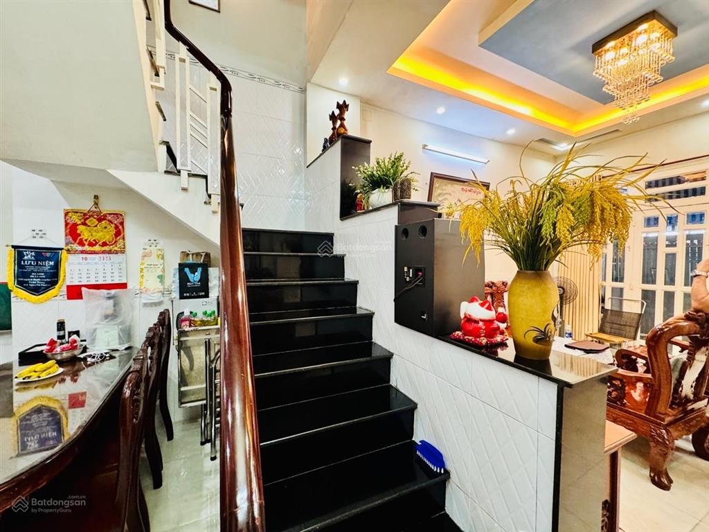 Bán nhà quận 8  sát mặt tiền phạm hùng  3 tầng  gần park mall cao lỗ  46m2  chỉ 4,2 tỷ tl