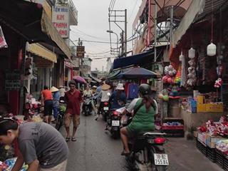 Ccg nhà mặt tiền chợ  kinh doanh buôn bán sầm uất