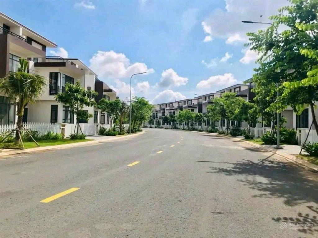 Bán gấp đất nền biệt thự, sổ hồng riêng, view sông vàm cỏ 8x15m. giá 2tỷ050 ở trần anh riveside