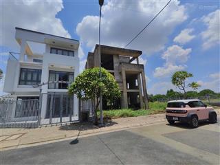 Chủ cần bán căn biệt thự view hồ 200m2 ở dự án làng sen việt nam. sổ sẵn công chứng ngay