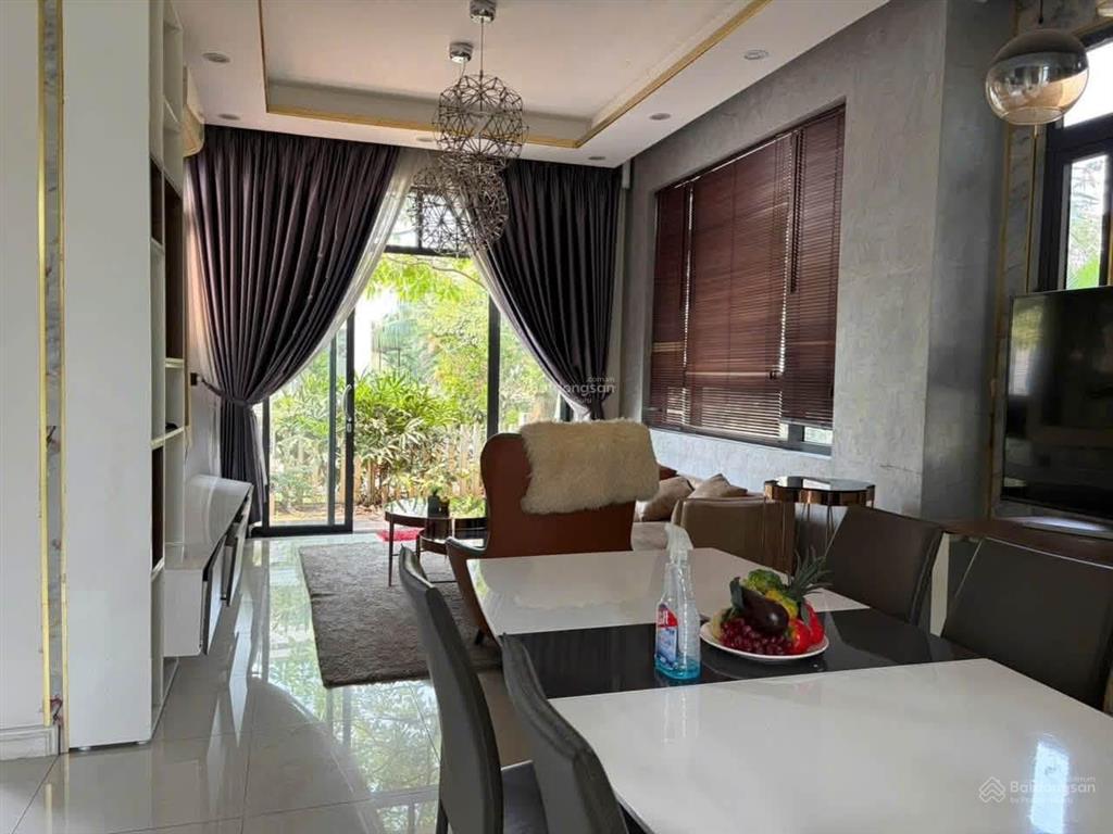 Bán gấp căn góc 140m2. 2 mặt tiền trục đường chính 20m đã hoàn thiện ở trần anh riverside