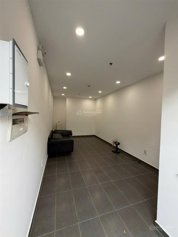 Cho thuê mặt bằng nhỏ 21m2 ngay dưới chung cư, có gắn sẵn máy lạnh