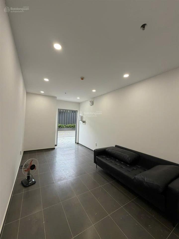 Cho thuê mặt bằng nhỏ 21m2 ngay dưới chung cư, có gắn sẵn máy lạnh