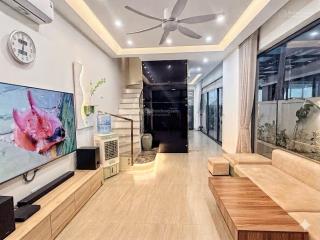 Cần tiền bán nhanh căn xẻ khe 90m khu thời đại vin3 hoàn thiện vó thang máy bán 14ty9.