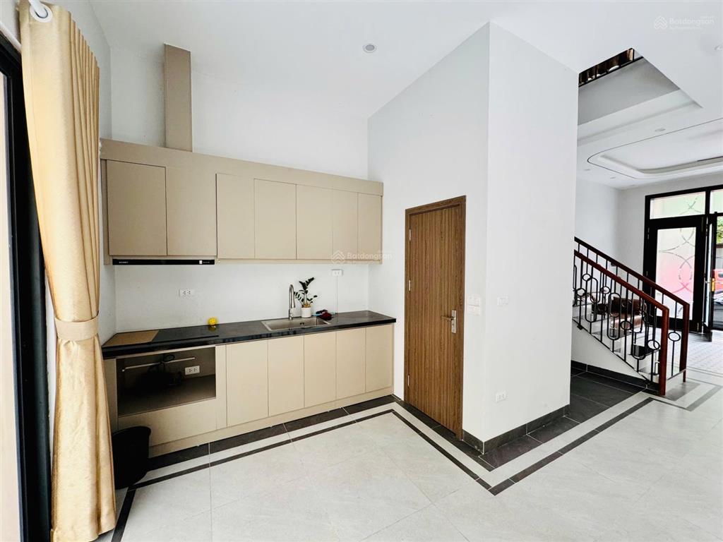 Cần tiền bán nhanh căn xẻ khe 91m , cạnh trường học, bán 12ty9 bao phí