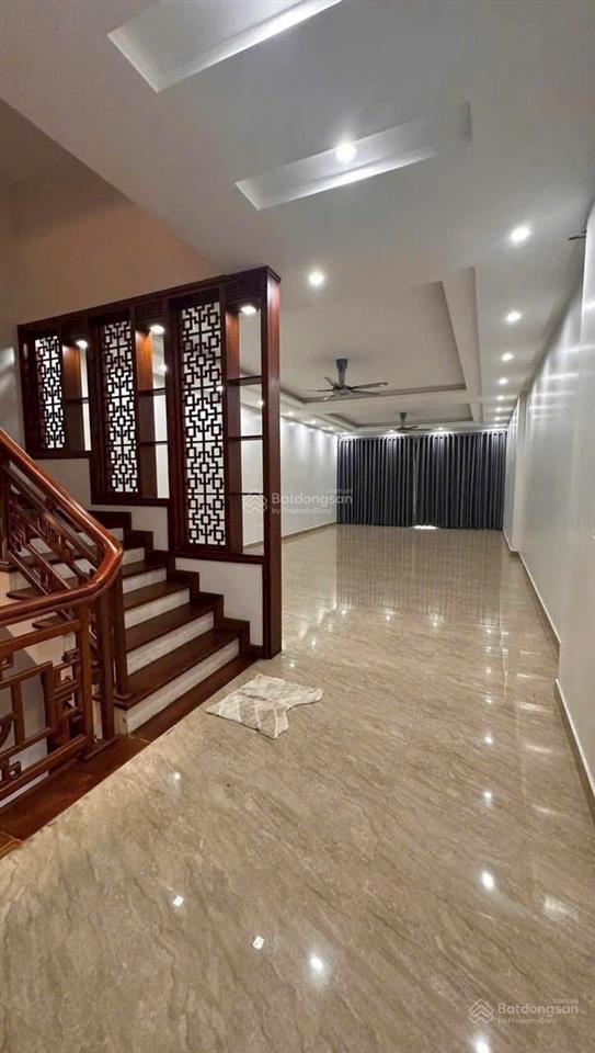 Siêu phẩm đồng kỵ, mua nhà tặng nội thất