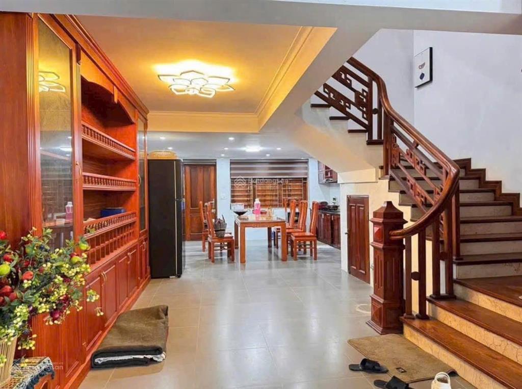 Siêu phẩm đồng kỵ, mua nhà tặng nội thất