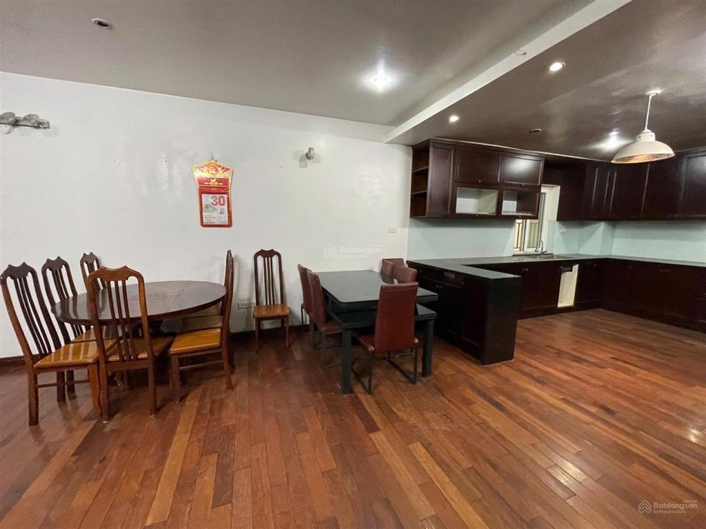 Bán căn hộ toà m5 nguyễn chí thanh. căn góc 149m2 3pn 2wc. nhà ở luôn giá 12,2 tỷ