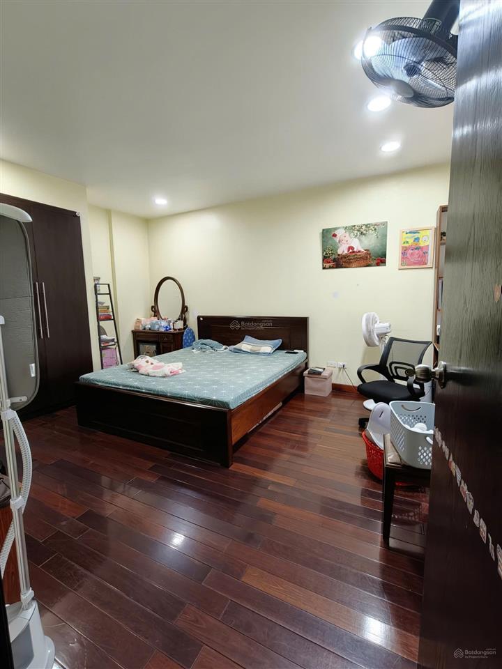 Bán căn hộ tòa chelsea park  trung kính. dt 129m2 căn góc 3pn 2wc. giá 11,8 tỷ