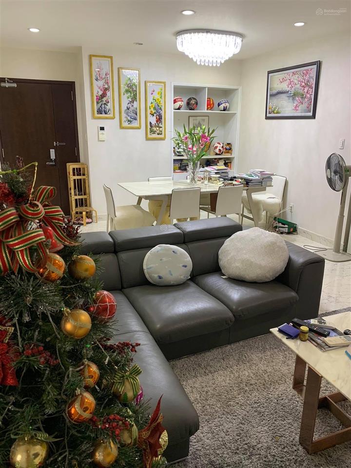 Gia đình cho thuê căn góc cc 312 lạc long quân q.11. dt 70m2 2p 2wc. giá 8tr. 0779 186 ***