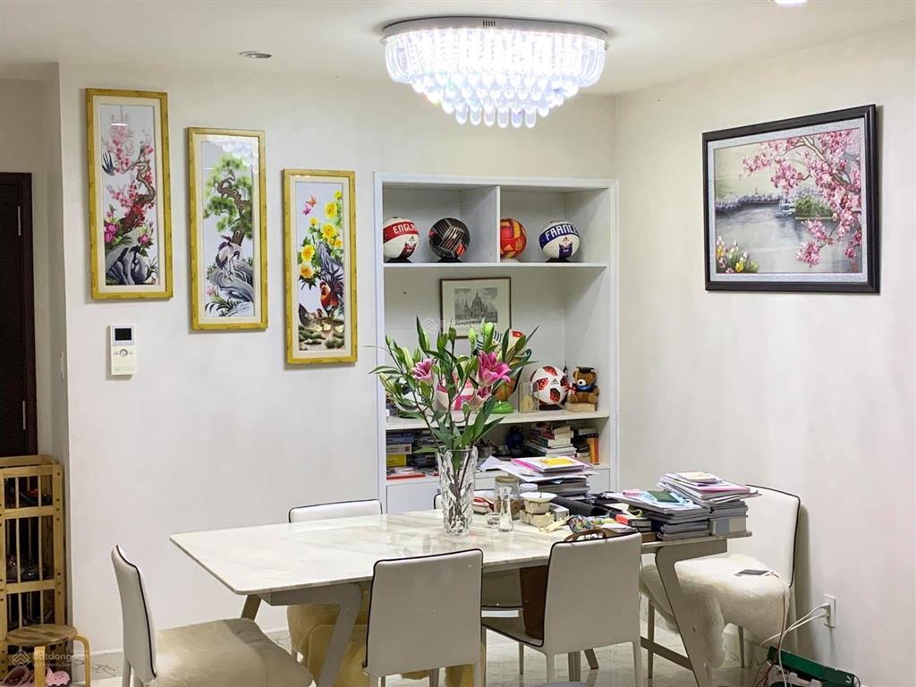 Gia đình cho thuê căn góc cc 312 lạc long quân q.11. dt 70m2 2p 2wc. giá 8tr. 0779 186 ***