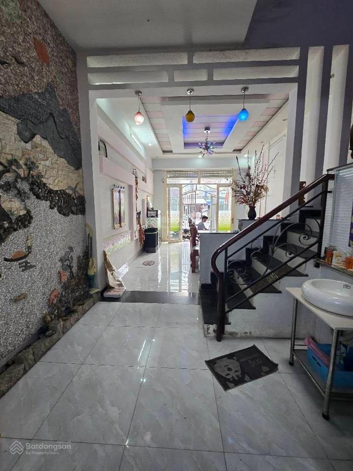 Nhà bán mặt tiền hoa bằng 95m2 4 tầng ngang 4,5x20 hai mặt tiền trước sau ngay trường học tân bình