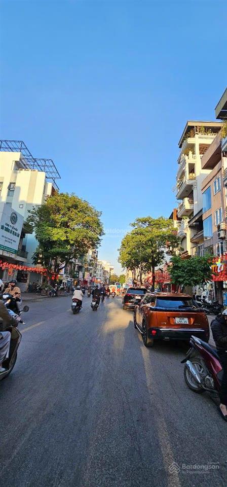 Cho thuê lô góc phố huỳnh thúc kháng, nguyên hồng mặt tiền 30m x 420m2 x 2 tầng alo 0333 888 ***