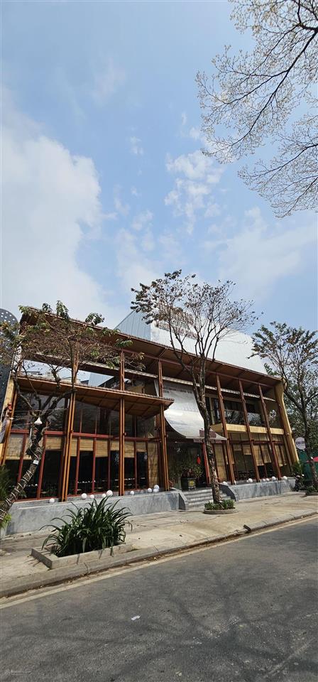 Cho thuê nhà mặt phố nguyễn xuân khoát, bắc từ liêm diện tích 400m2 x 3 tầng 1 hầm alo 0333 888 ***