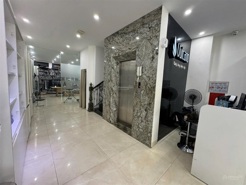 Cho thuê nhà mặt phố mai hăc đế, hai bà trưng mặt tiền 4.5m x 80m2 x 6 tầng alo 0333 888 ***