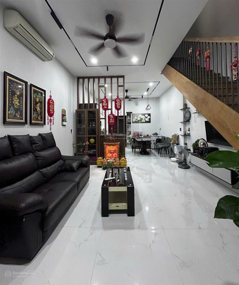 Nhà phố trung tâm bảy hiền tân bình ngang 4,4m xe tải thông. gia nhỉnh 8 tỉ xíu thuong luong chủ