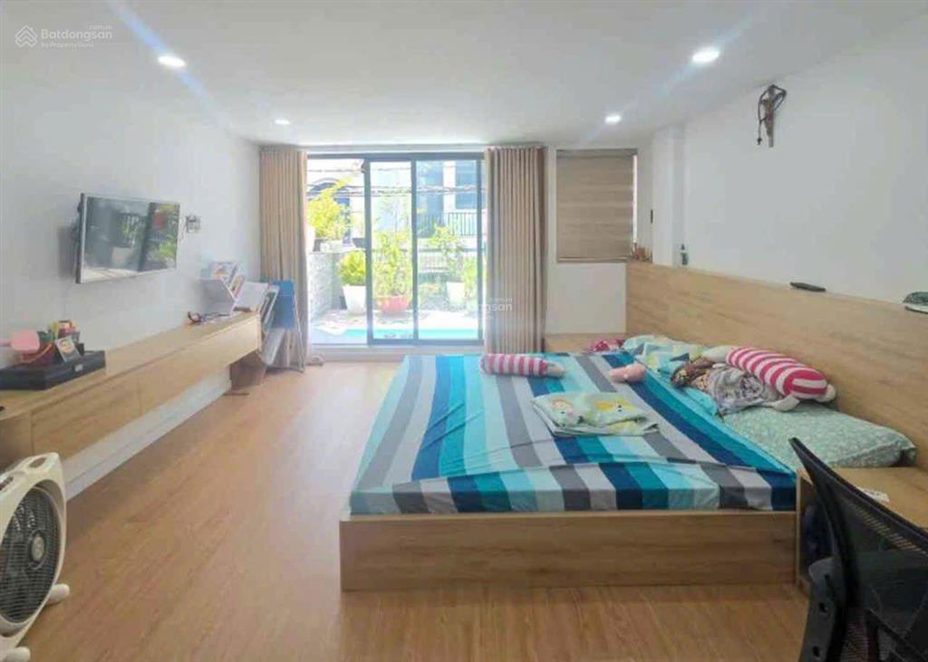 Đường xe hơi nhà 3 tầng lạc long quân gần đầm sen q11