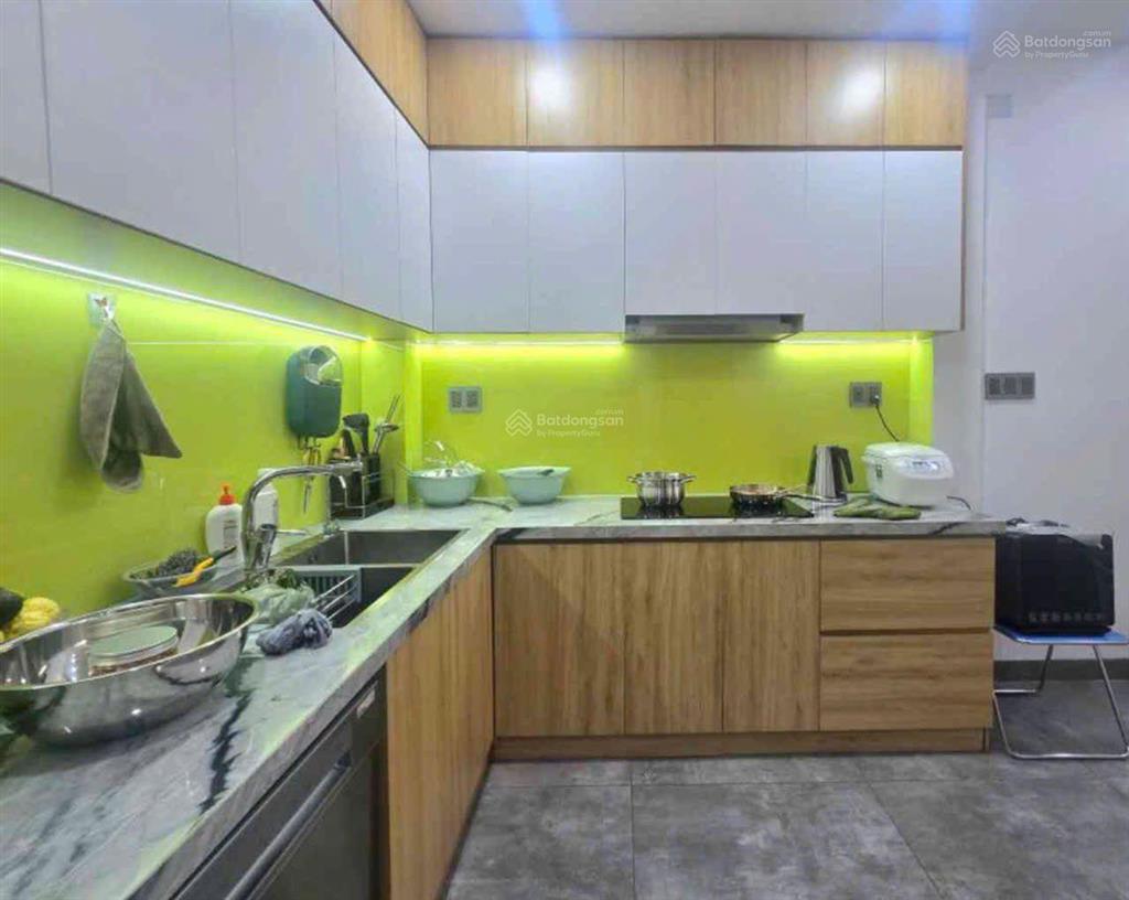 Đường xe hơi nhà 3 tầng lạc long quân gần đầm sen q11