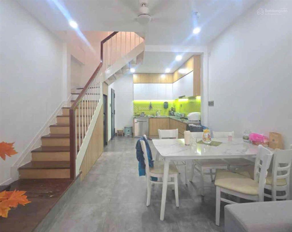 Đường xe hơi nhà 3 tầng lạc long quân gần đầm sen q11