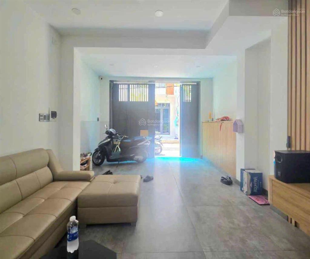 Đường xe hơi nhà 3 tầng lạc long quân gần đầm sen q11