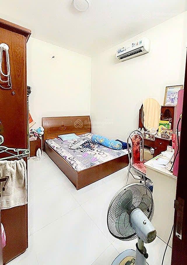 Đường xe tải thông gần mat tiền nhà lưu chí hiếu tây thạnh tân phú.