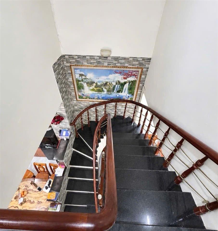 Đường xe hơi ngay mặt tiền nhà lê liễu tân sơn nhì tân phú