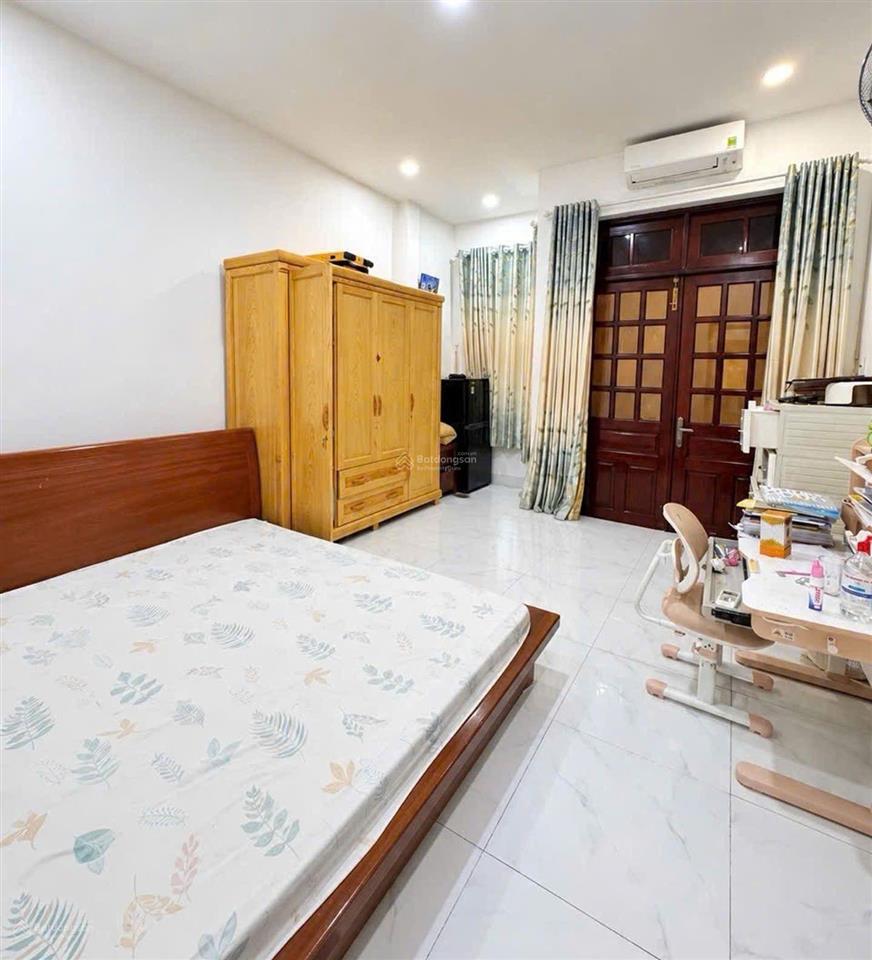Đường xe hơi ngay mặt tiền nhà lê liễu tân sơn nhì tân phú