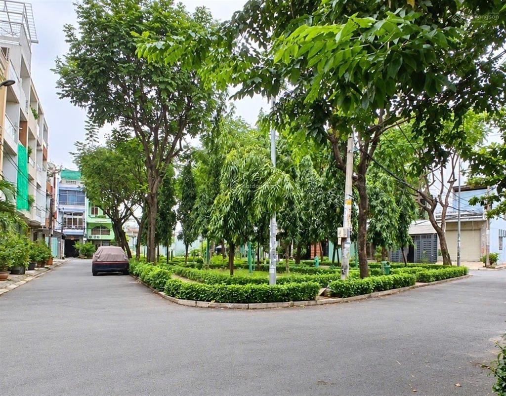 Đường xe hơi nhà lũy bán bích tân phú gần mặt tiền sát công viên mát mẻ.