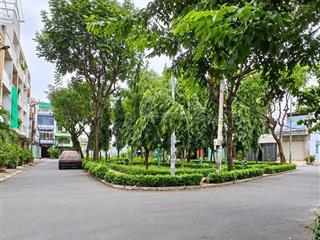 Đường xe hơi nhà lũy bán bích tân phú gần mặt tiền sát công viên mát mẻ.