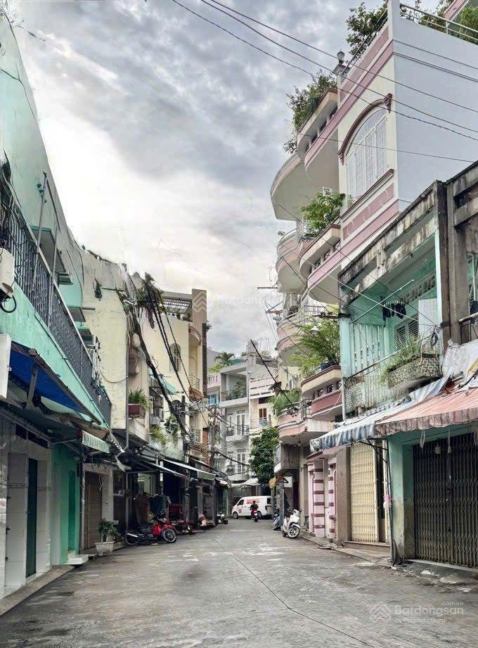 Nhà lý thường kiệt tân bình đường 8m thông 3 tầng đúc bê tông.