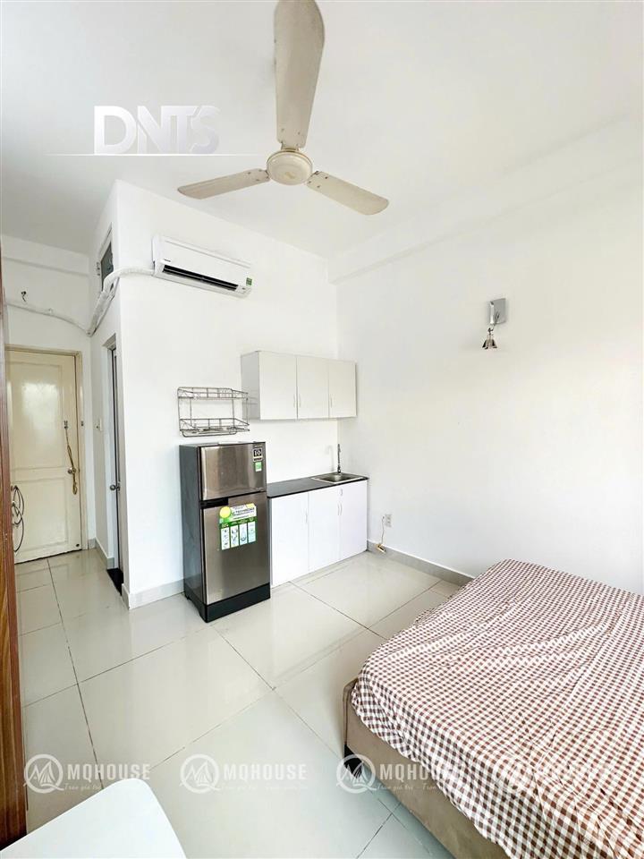 Cho thuê phòng bancony gần trường đh kinh tế isbchung cư horizon q1