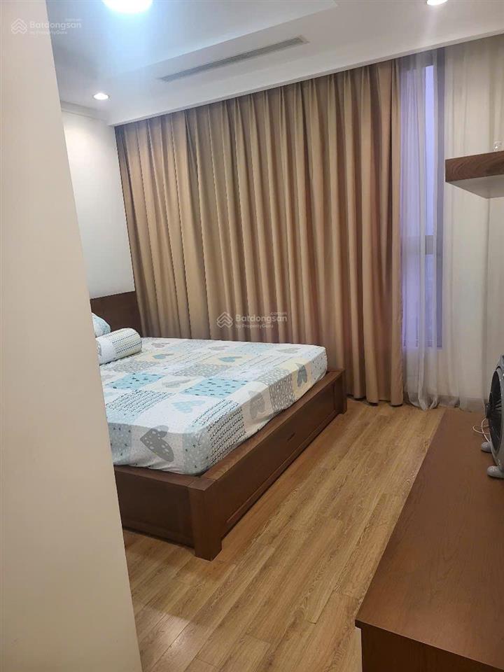 Giảm ngay 1 tỷ gia đình cần bán gấp căn tầng 18 , giá 12 tỷ vinhomes nguyễn chí thanh