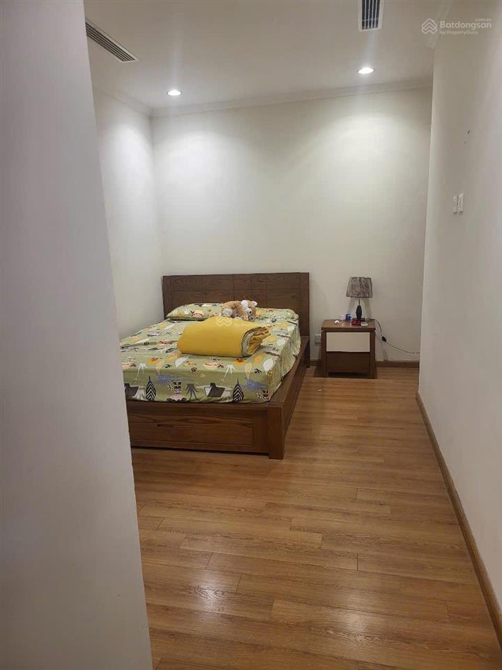 Giảm ngay 1 tỷ gia đình cần bán gấp căn tầng 18 , giá 12 tỷ vinhomes nguyễn chí thanh