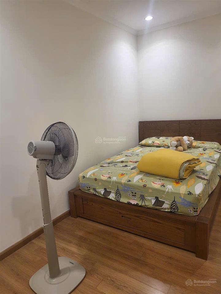 Giảm ngay 1 tỷ gia đình cần bán gấp căn tầng 18 , giá 12 tỷ vinhomes nguyễn chí thanh