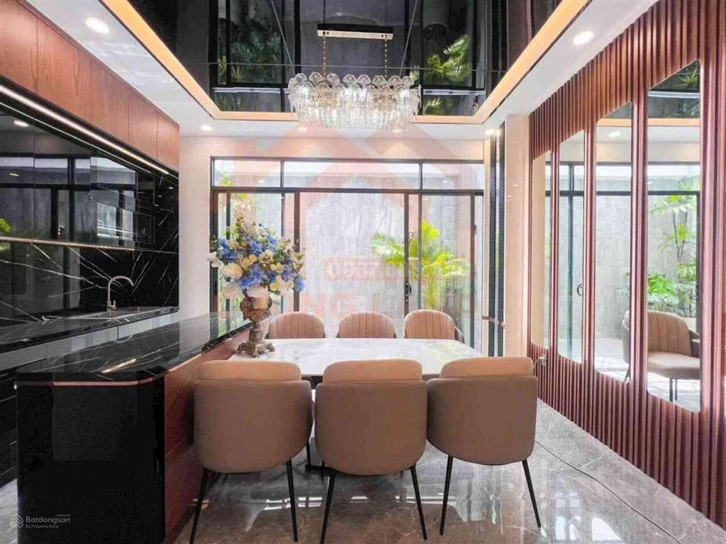 Nhà phố hiện đại 4 tầng thang máy full nội thất cao cấp ngang 5m đường 14m 18,6 tỷ