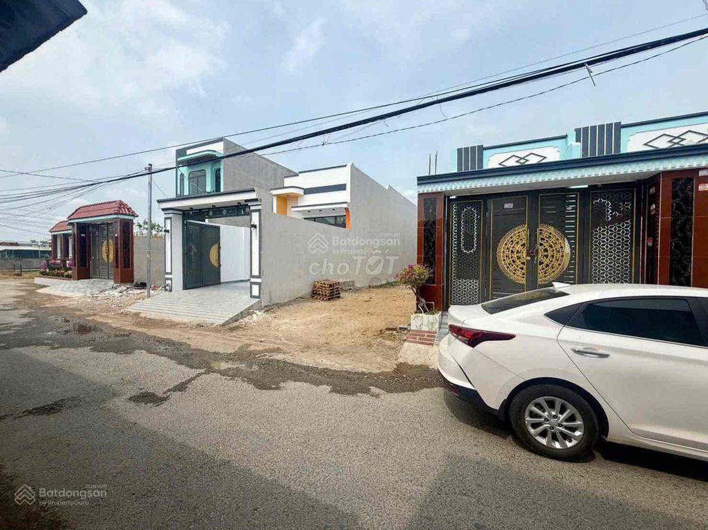 Lô đất đẹp chính chủ xưa giờ cần bán gấp, dt 5x30m (150m2 thổ cư), giá bán 1,5 tỷ hẻm xe hơi
