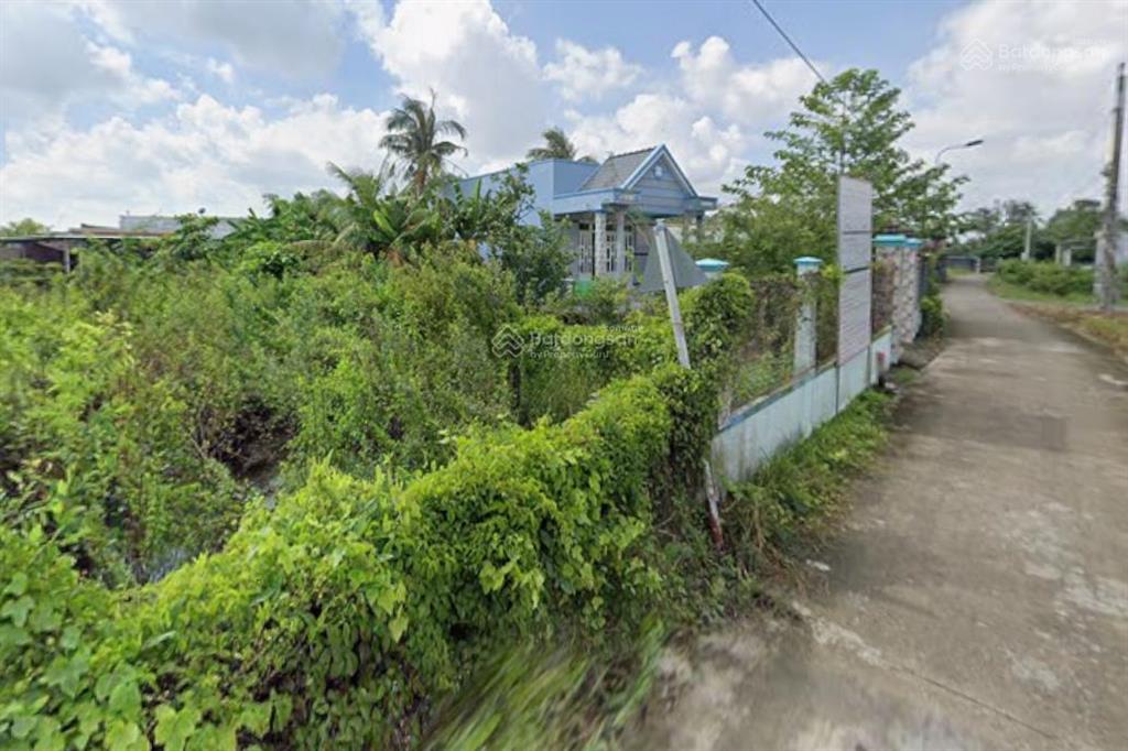 Lô đất đẹp chính chủ xưa giờ cần bán gấp, dt 10x30m (full 300m2 thổ cư), giá bán 3 tỷ hẻm xe hơi
