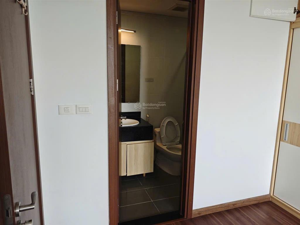 Gia đình cần bán căn hộ 2 ngủ view hồ  khu ngoại giao đoàn