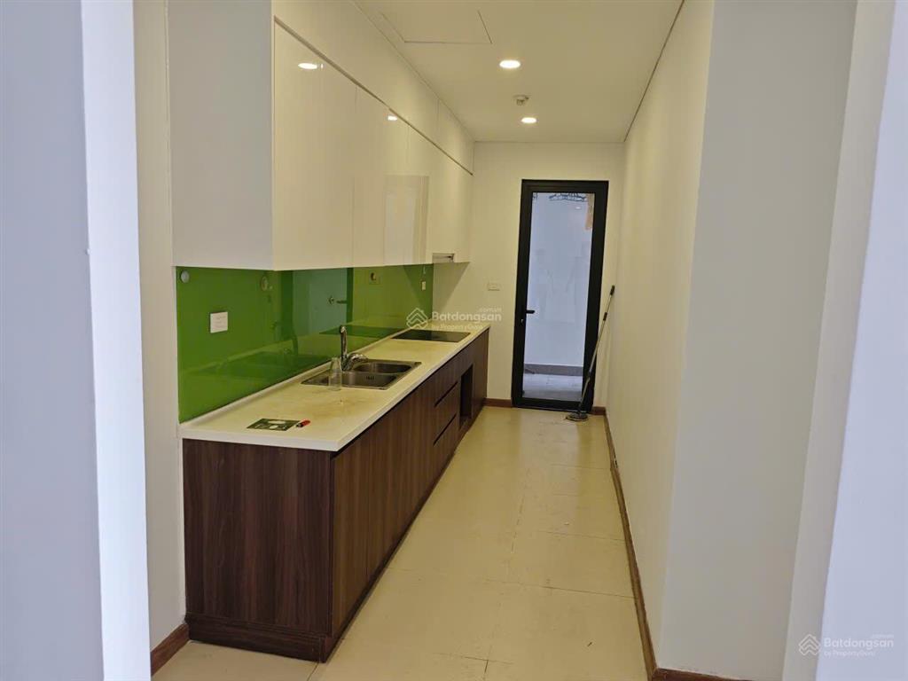 Gia đình cần bán căn hộ 2 ngủ view hồ  khu ngoại giao đoàn