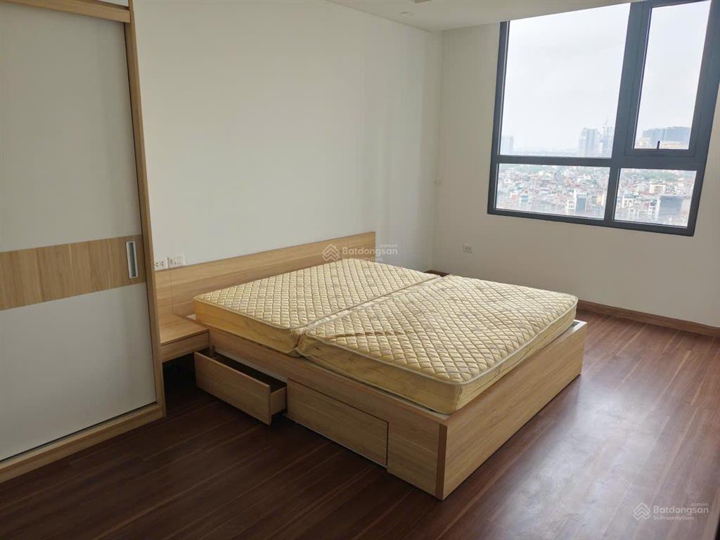 Gia đình cần bán căn hộ 2 ngủ view hồ  khu ngoại giao đoàn