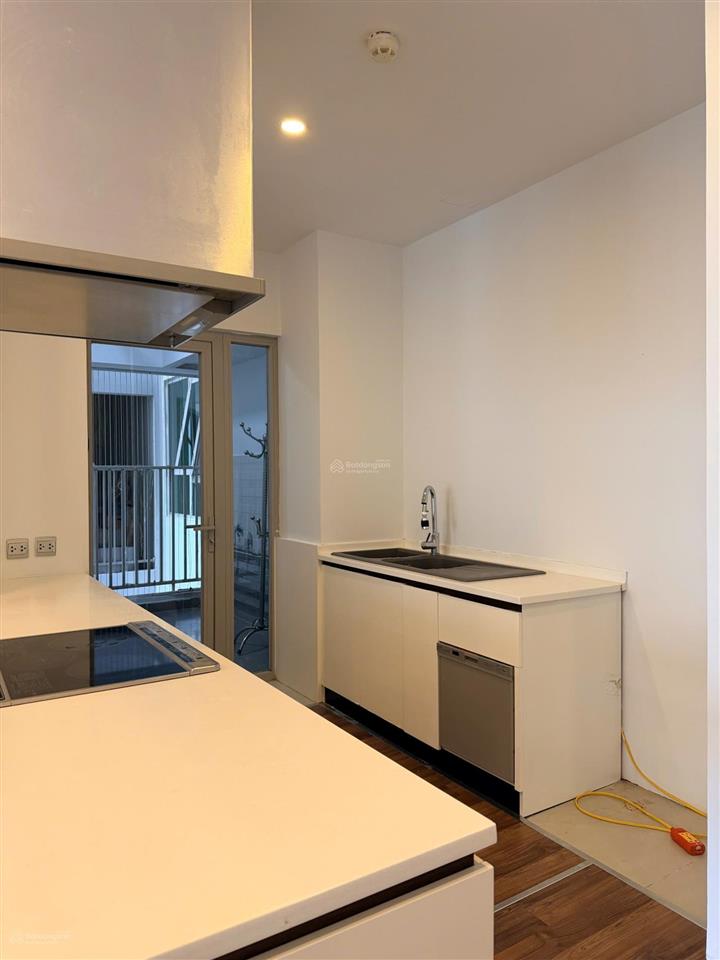 Chính chủ gửi bán ch 2n view hồ toà no3t2  ngoại giao đoàn   0911 632 ***