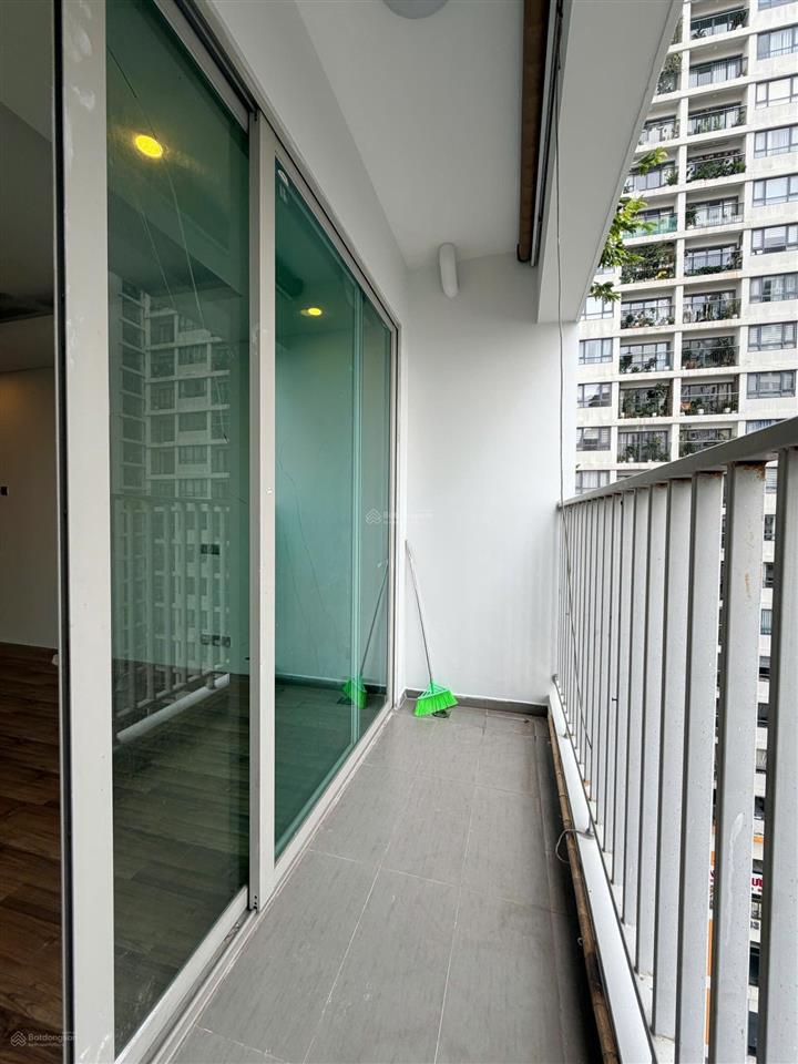 Chính chủ gửi bán ch 2n view hồ toà no3t2  ngoại giao đoàn   0911 632 ***
