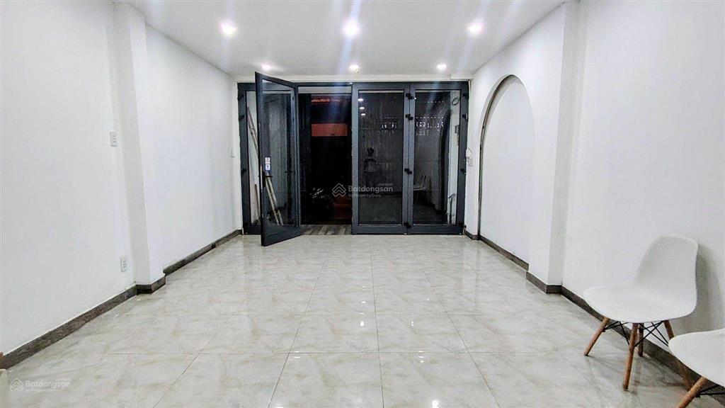 Cực phẩm sát q.1  mặt tiền hẻm xe tải kinh doanh thông  cách mt 20m  39m2 (4.3x9) a4  2tầng đúc