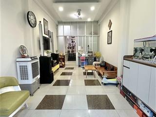 Siêu phẩm  chính chủ tự xây  ngay chợ p18 (nguyễn sơn)  gần trường thcs trần phú