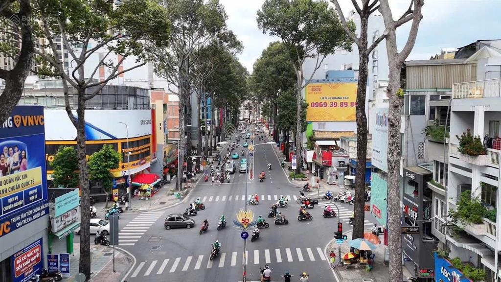 Khuôn đất hiếm mặt tiền 3 tháng 2 ngay hà đô centrosa quận 10  0967 876 ***
