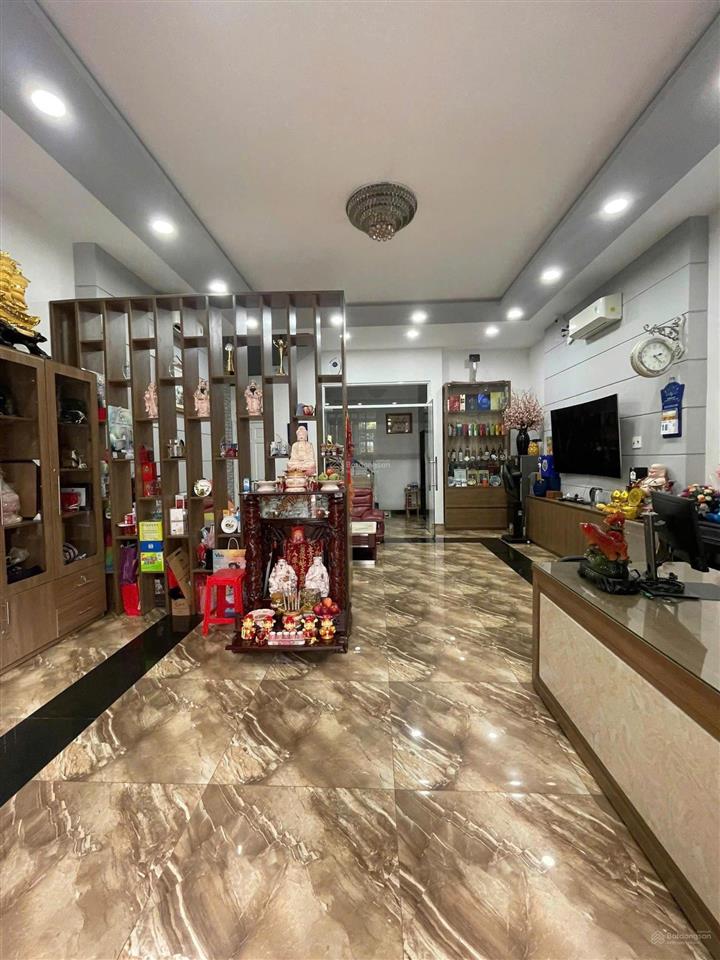 Siêu phẩm mt nguyễn hồng đào, p14, tân bình, tphcm. dt 6,15  11m. 5 tầng.  0967 876 ***