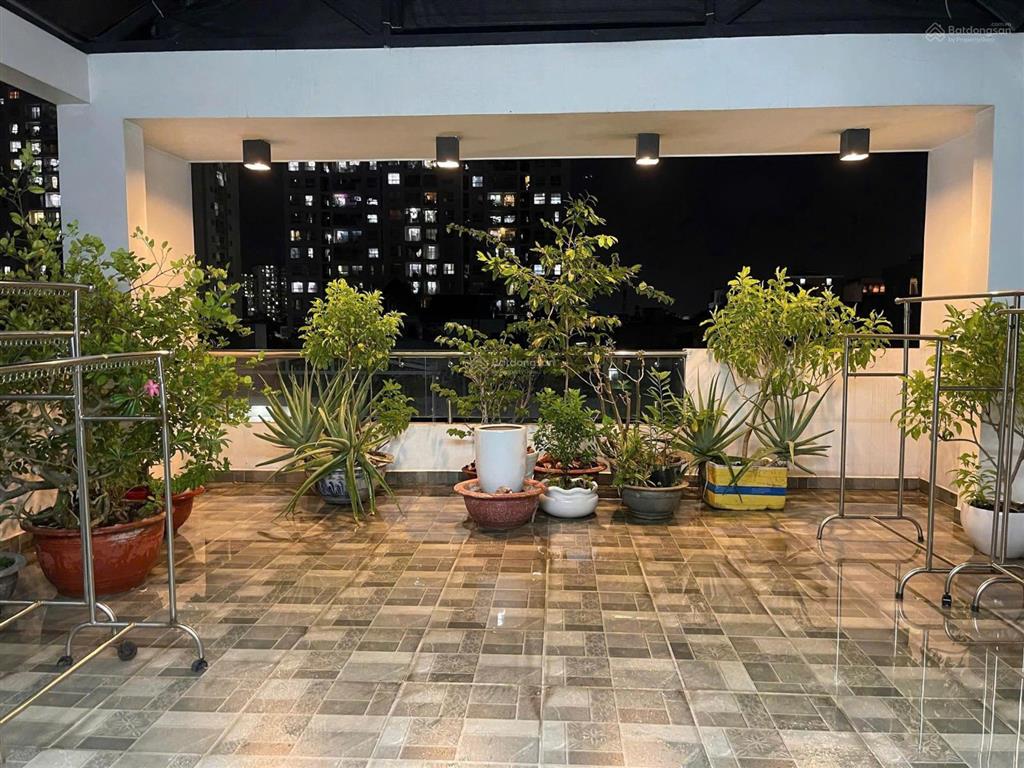 Siêu phẩm mt nguyễn hồng đào, p14, tân bình, tphcm. dt 6,15  11m. 5 tầng.  0967 876 ***