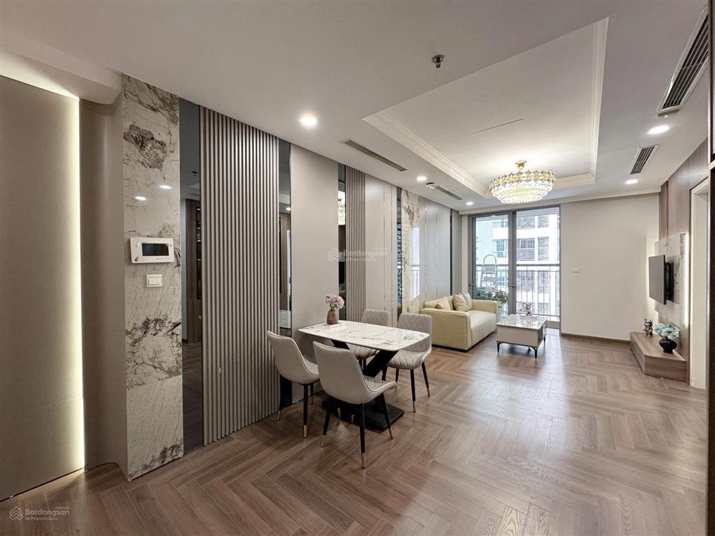 Chủ nhà gửi bán căn hộ luxury p2, thiết kế 2n, 82m2, full đồ nội thất, giá cực tốt, xem là mê