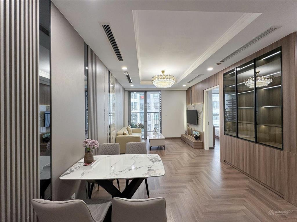 Chủ nhà gửi bán căn hộ luxury p2, thiết kế 2n, 82m2, full đồ nội thất, giá cực tốt, xem là mê